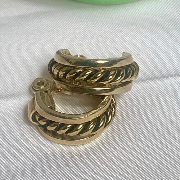 Vintage Monet Gold Tone Clip On Earrings - Picture 6 of 9